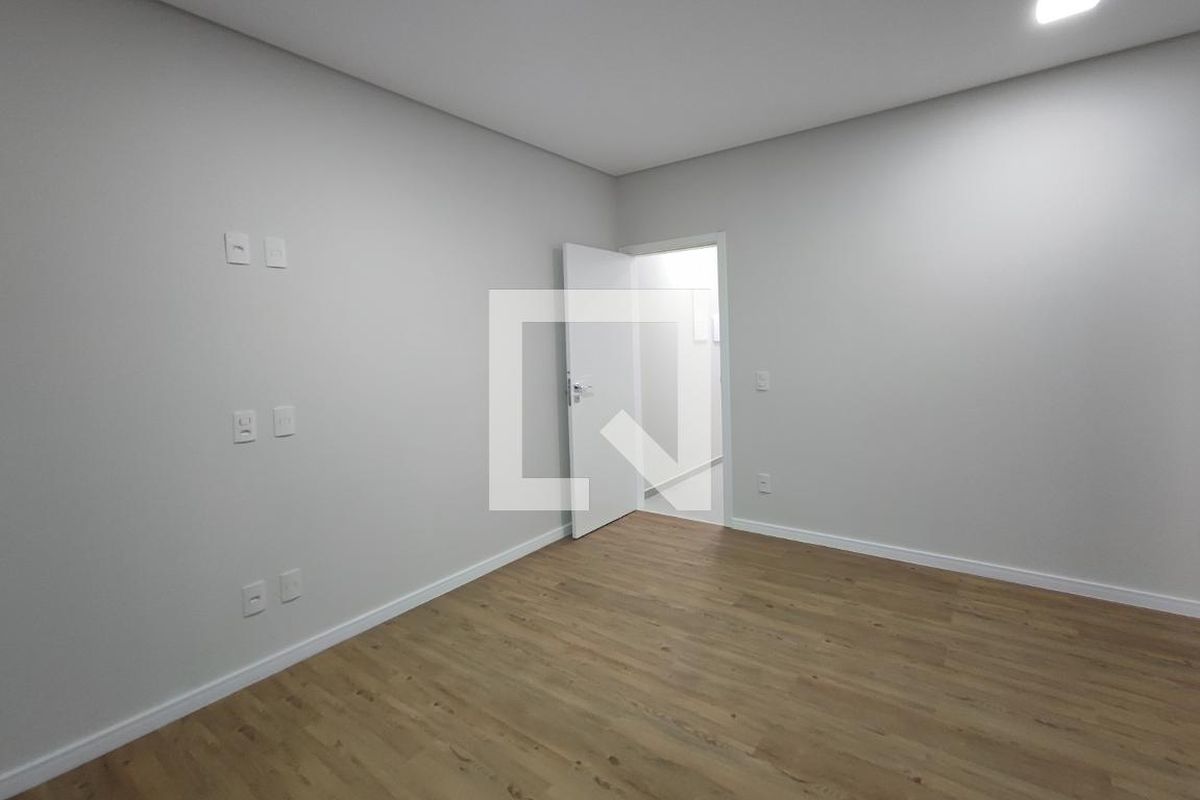 Casa à Venda - Swiss Park, 3 Quartos,  200 m2 em , Campinas - sp | SoloBR