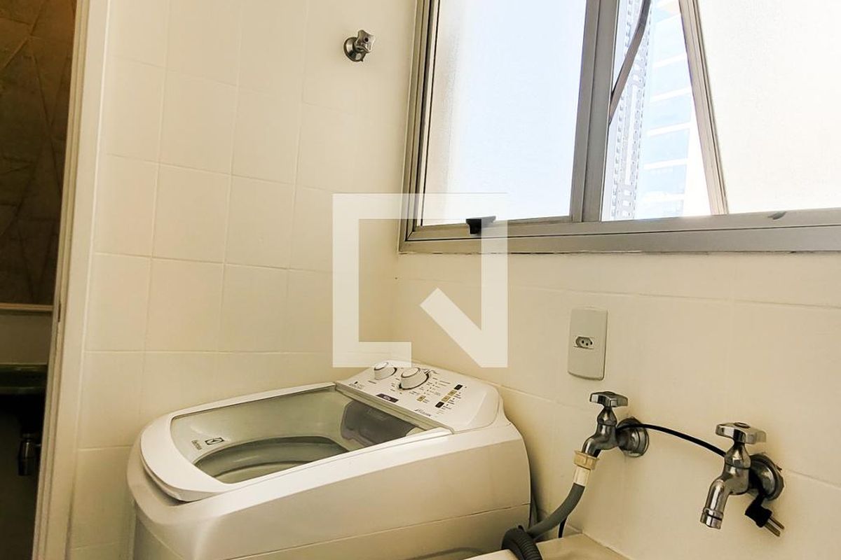 Apartamento à Venda - Centro, 1 Quarto,  50 m2 em , Campinas - sp | SoloBR