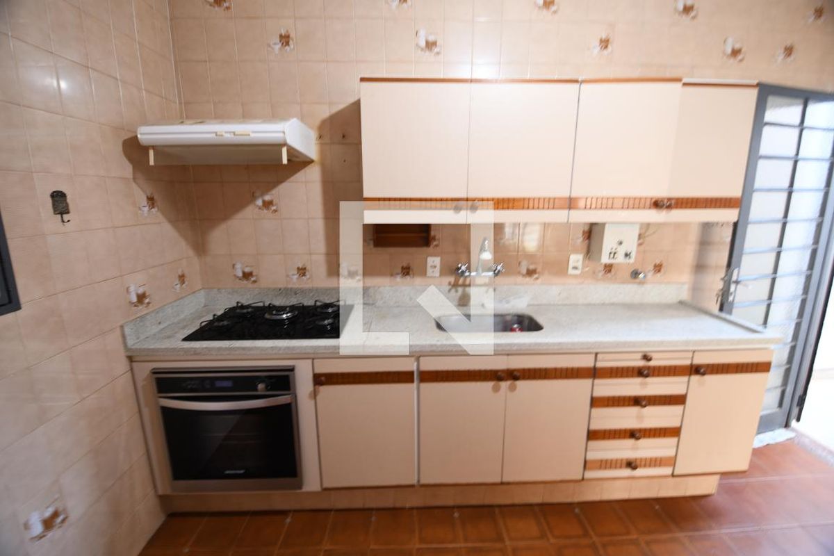 Casa à Venda - Taquaral, 3 Quartos,  152 m2 em , Campinas - sp | SoloBR