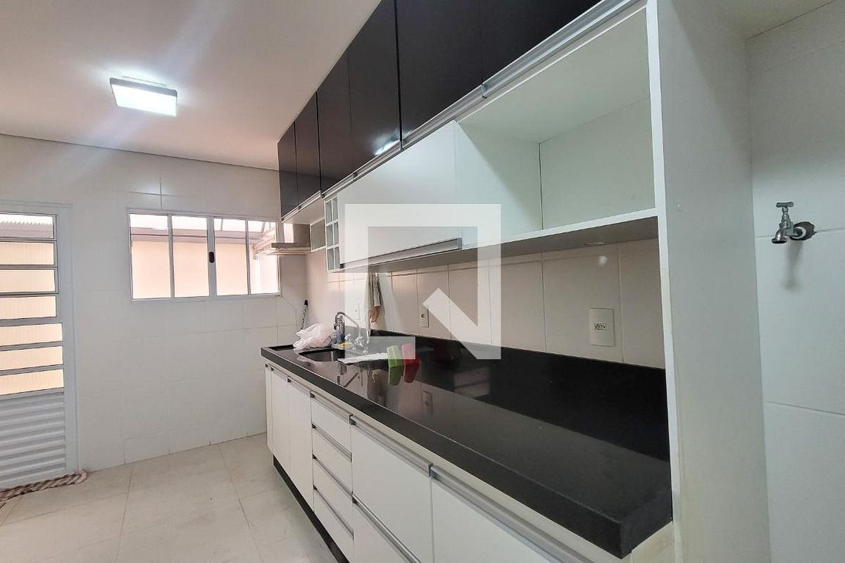 Casa à Venda - Mansões Santo Antônio, 3 Quartos,  150 m2 em , Campinas - sp | SoloBR