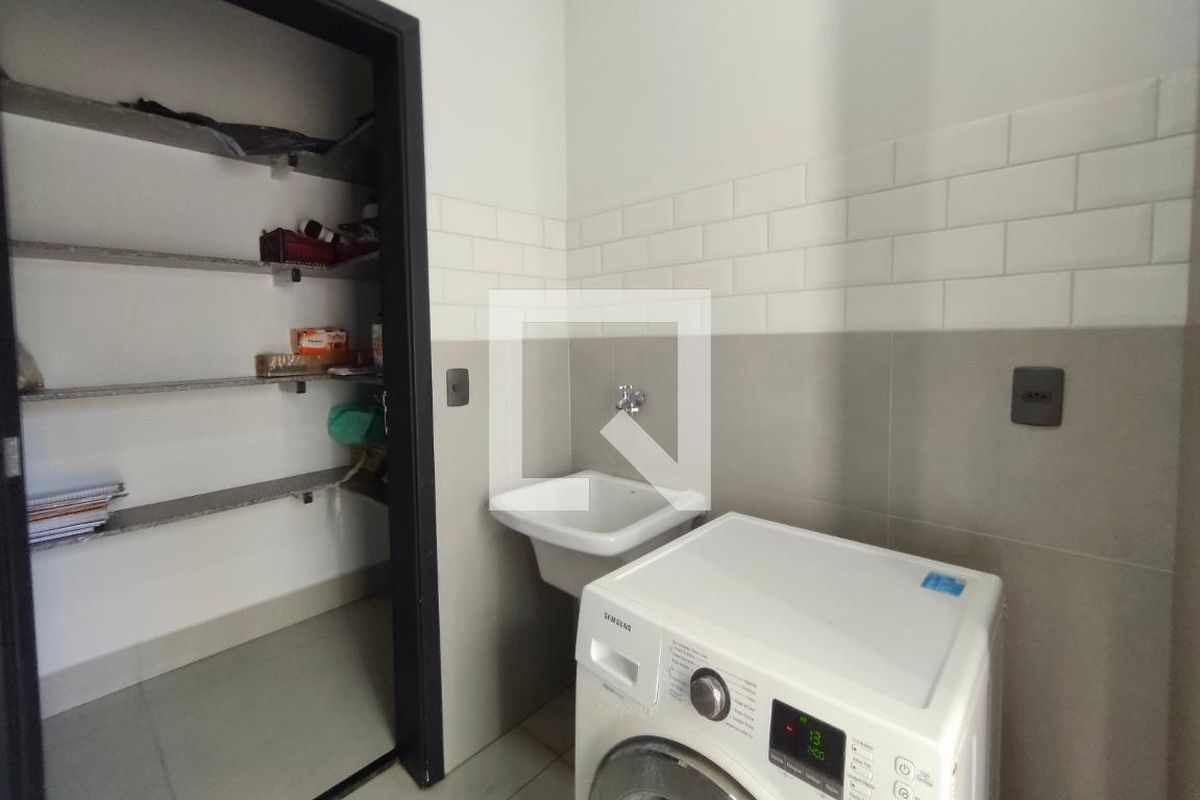 Casa à Venda - Swiss Park, 3 Quartos,  200 m2 em , Campinas - sp | SoloBR