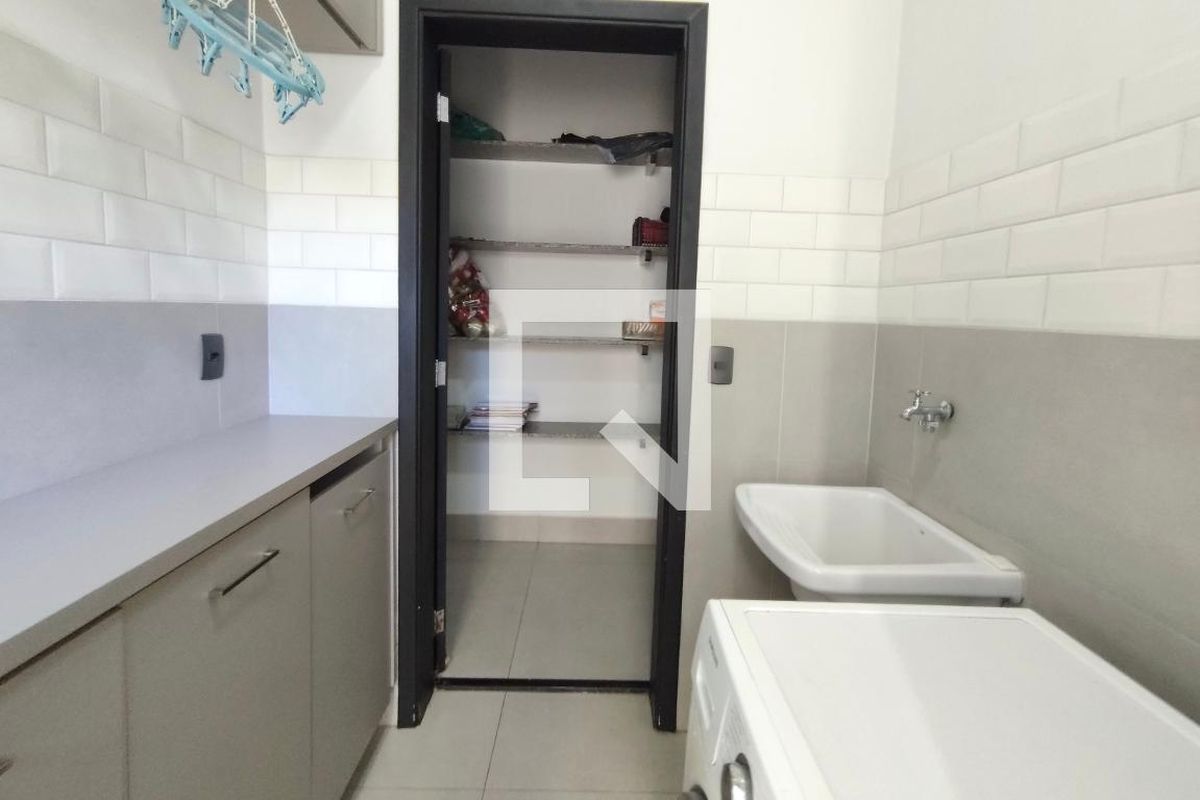 Casa à Venda - Swiss Park, 3 Quartos,  200 m2 em , Campinas - sp | SoloBR