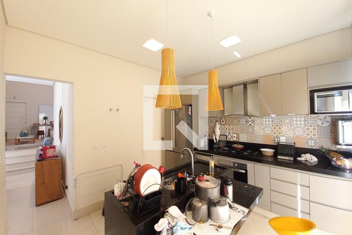 Casa à Venda - Swiss Park, 4 Quartos,  260 m2 em , Campinas - sp | SoloBR