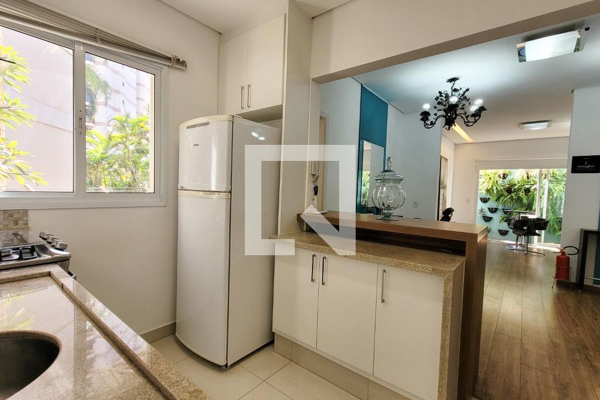 Casa à Venda - Cambuí, 2 Quartos,  250 m2 em , Campinas - sp | SoloBR