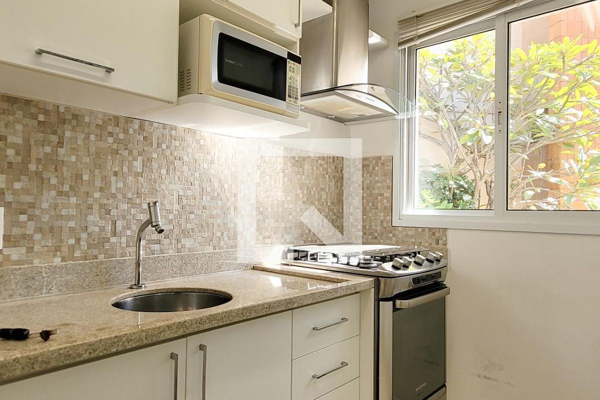 Casa à Venda - Cambuí, 2 Quartos,  250 m2 em , Campinas - sp | SoloBR