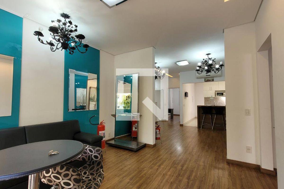 Casa à Venda - Cambuí, 2 Quartos,  250 m2 em , Campinas - sp | SoloBR