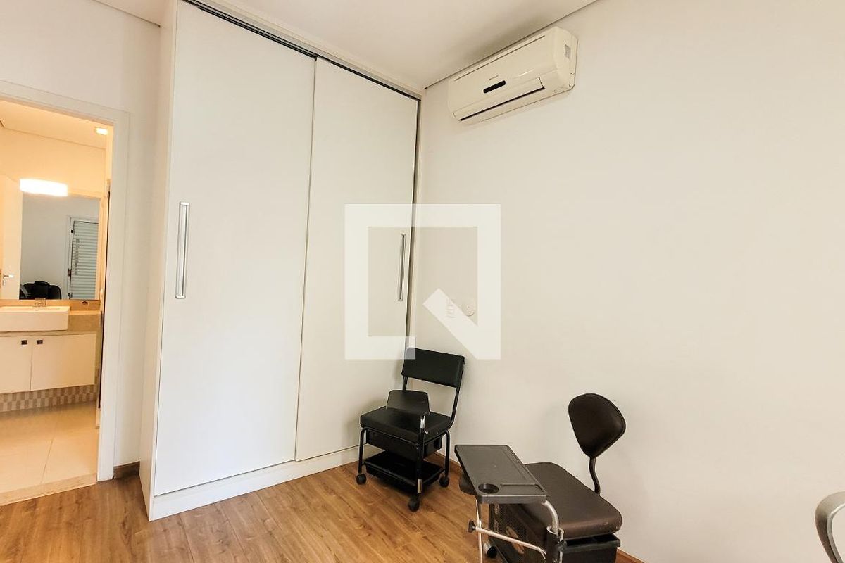 Casa à Venda - Cambuí, 2 Quartos,  250 m2 em , Campinas - sp | SoloBR