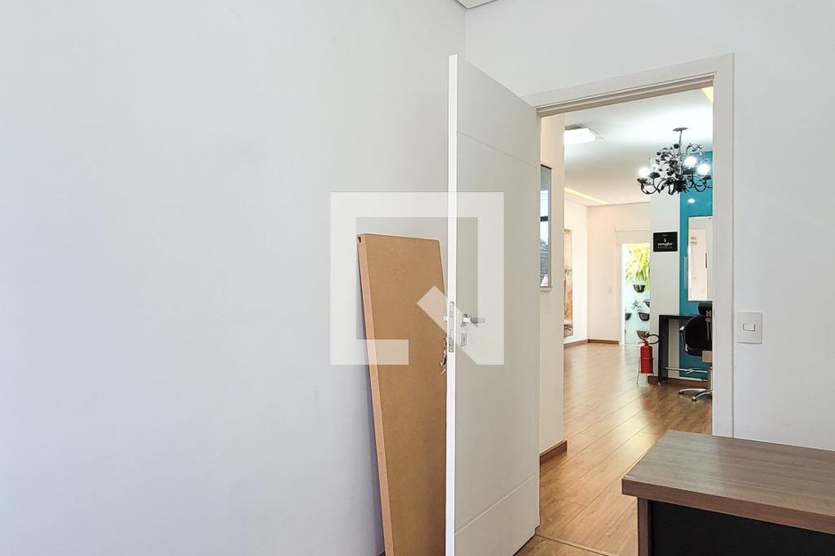 Casa à Venda - Cambuí, 2 Quartos,  250 m2 em , Campinas - sp | SoloBR