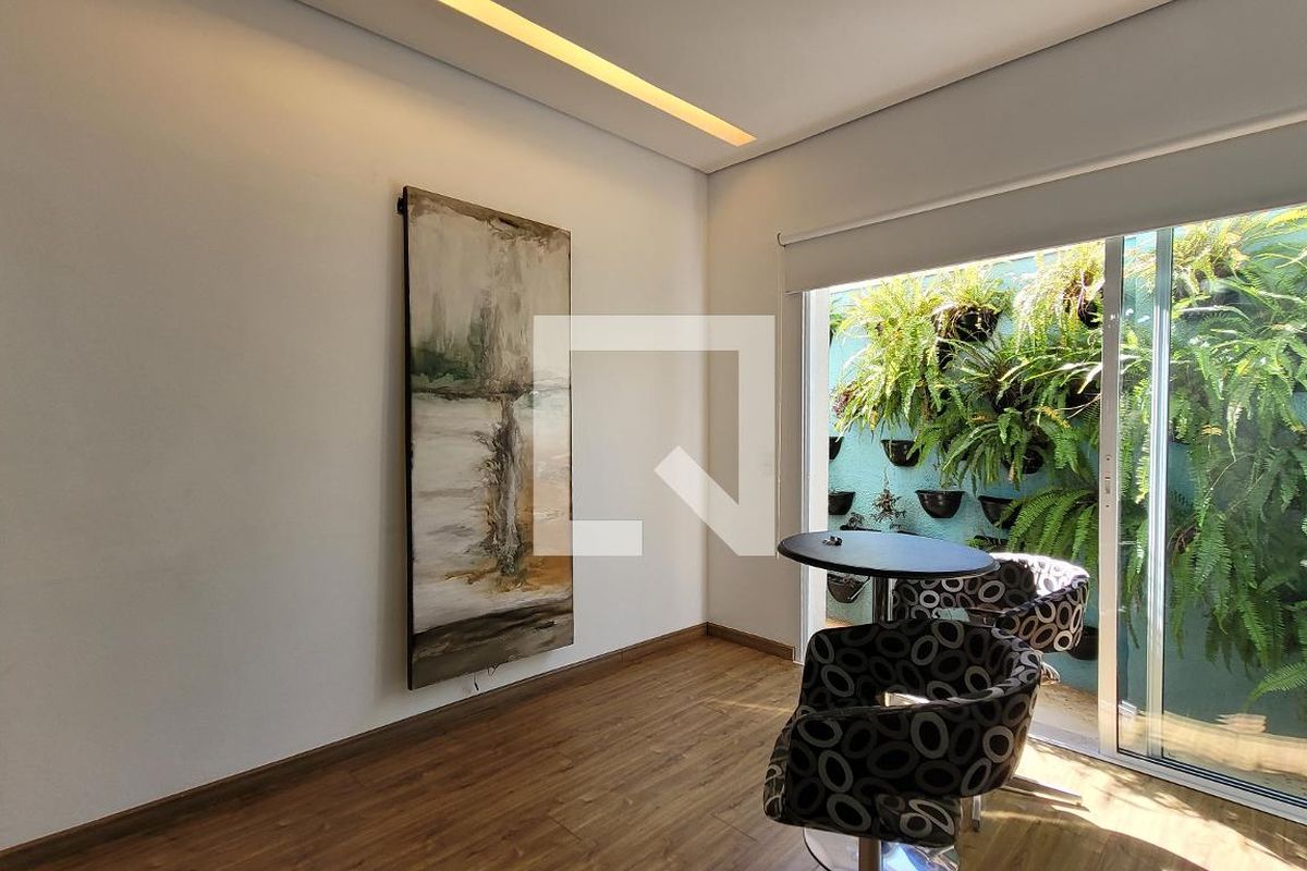 Casa à Venda - Cambuí, 2 Quartos,  250 m2 em , Campinas - sp | SoloBR