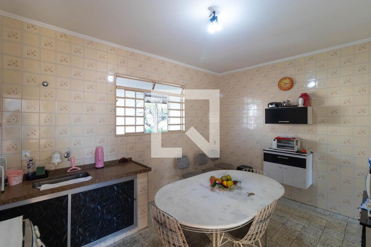 Casa à Venda - Jardim do Lago, 2 Quartos,  243 m2 em , Campinas - sp | SoloBR