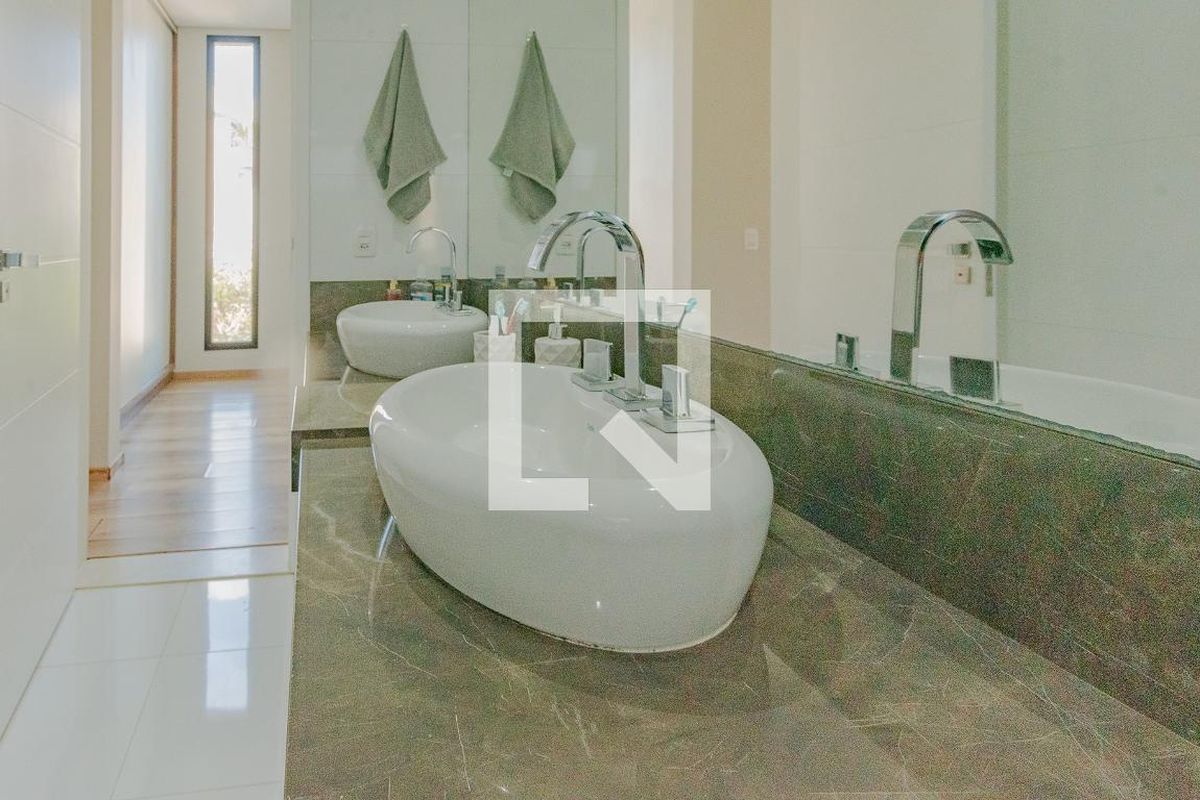 Casa à Venda - Swiss Park, 3 Quartos,  320 m2 em , Campinas - sp | SoloBR
