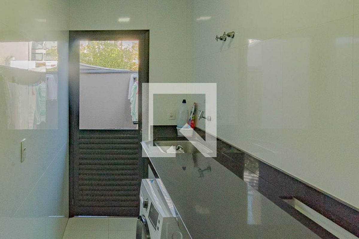 Casa à Venda - Swiss Park, 3 Quartos,  320 m2 em , Campinas - sp | SoloBR