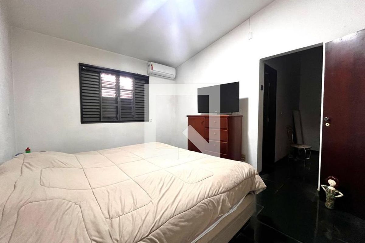Casa à Venda - Nova Campinas, 4 Quartos,  264 m2 em , Campinas - sp | SoloBR