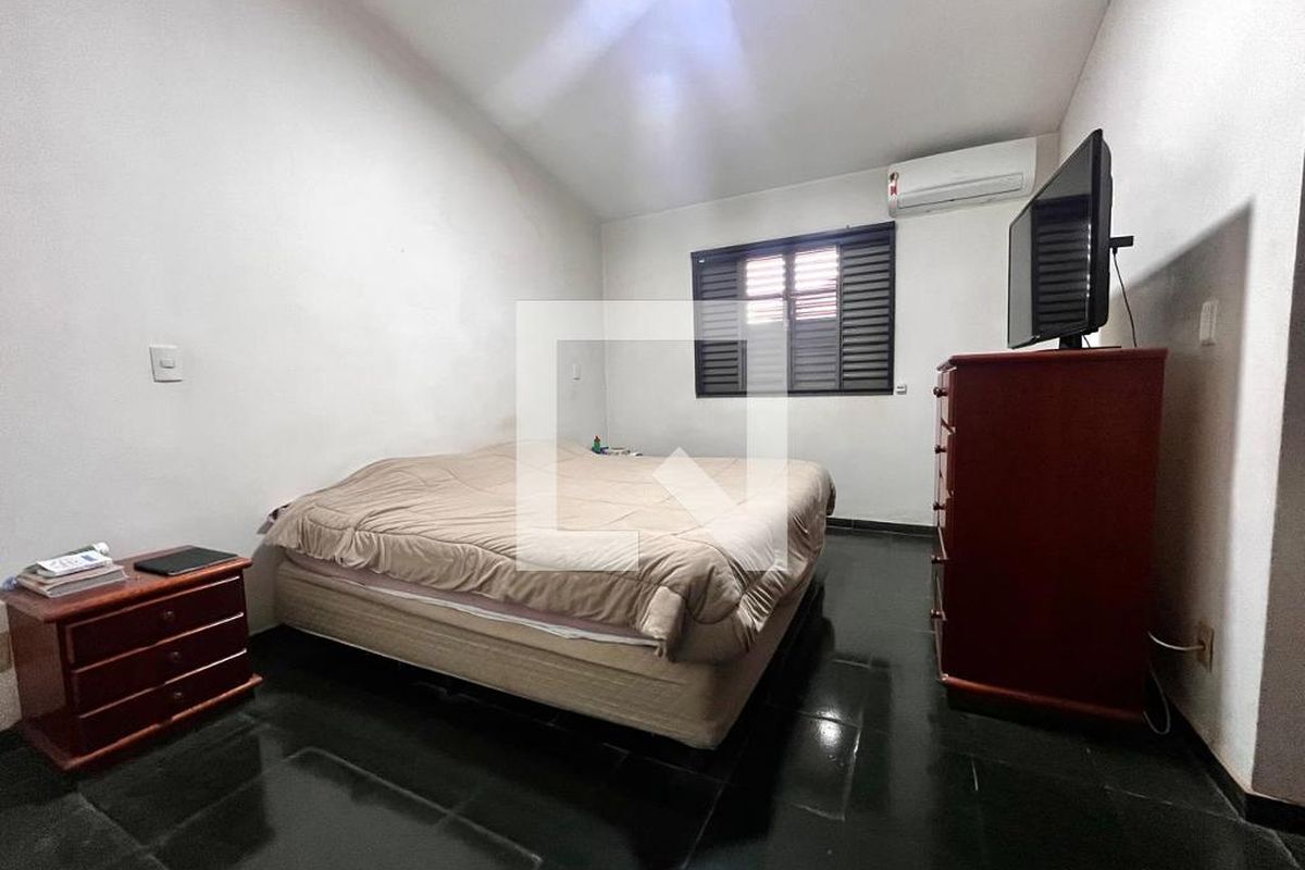 Casa à Venda - Nova Campinas, 4 Quartos,  264 m2 em , Campinas - sp | SoloBR