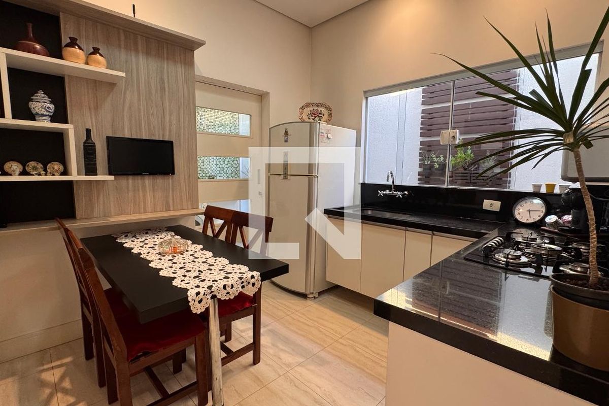 Casa à Venda - Swiss Park, 3 Quartos,  207 m2 em , Campinas - sp | SoloBR