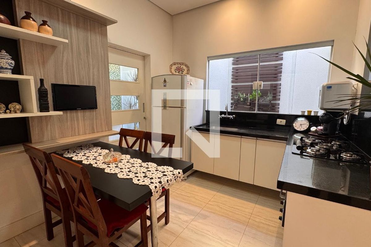 Casa à Venda - Swiss Park, 3 Quartos,  207 m2 em , Campinas - sp | SoloBR