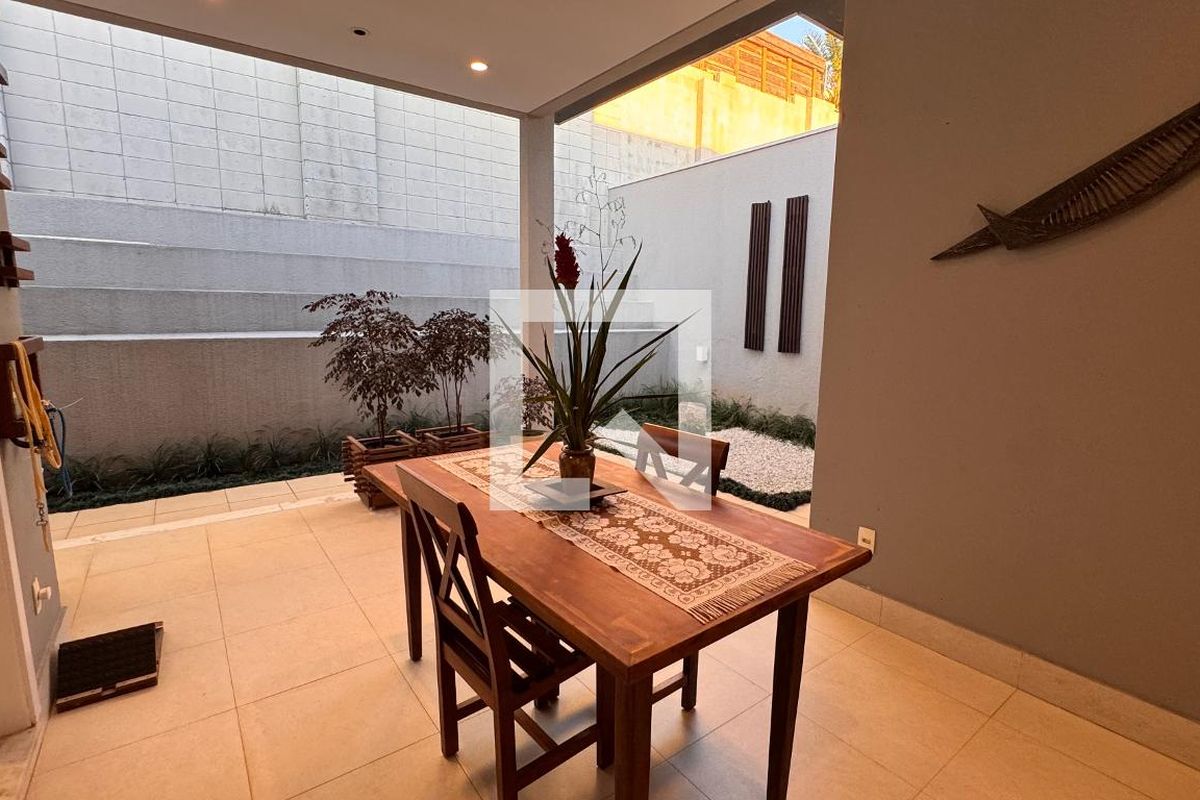 Casa à Venda - Swiss Park, 3 Quartos,  207 m2 em , Campinas - sp | SoloBR