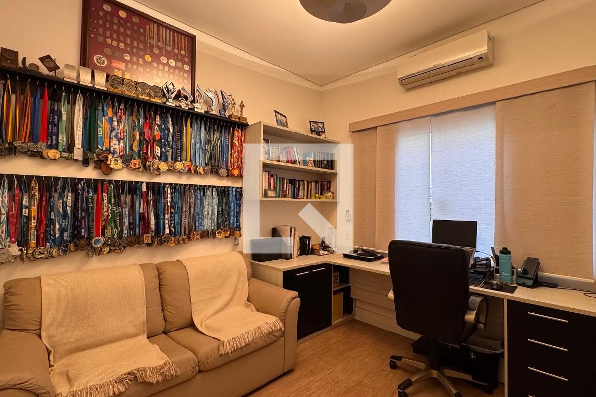 Casa à Venda - Swiss Park, 3 Quartos,  207 m2 em , Campinas - sp | SoloBR
