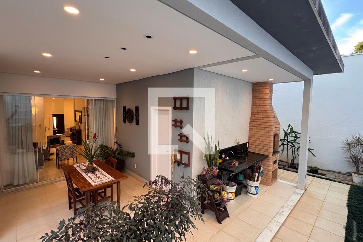 Casa à Venda - Swiss Park, 3 Quartos,  207 m2 em , Campinas - sp | SoloBR