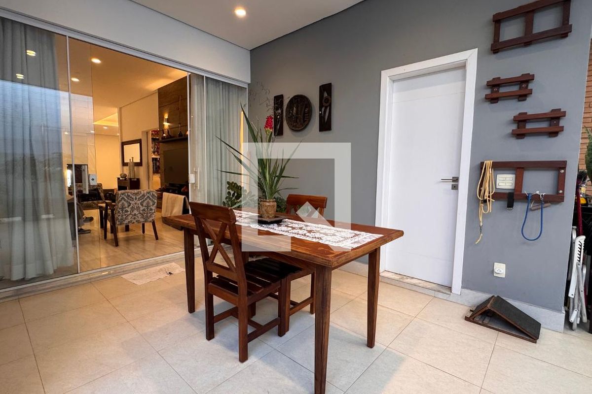 Casa à Venda - Swiss Park, 3 Quartos,  207 m2 em , Campinas - sp | SoloBR