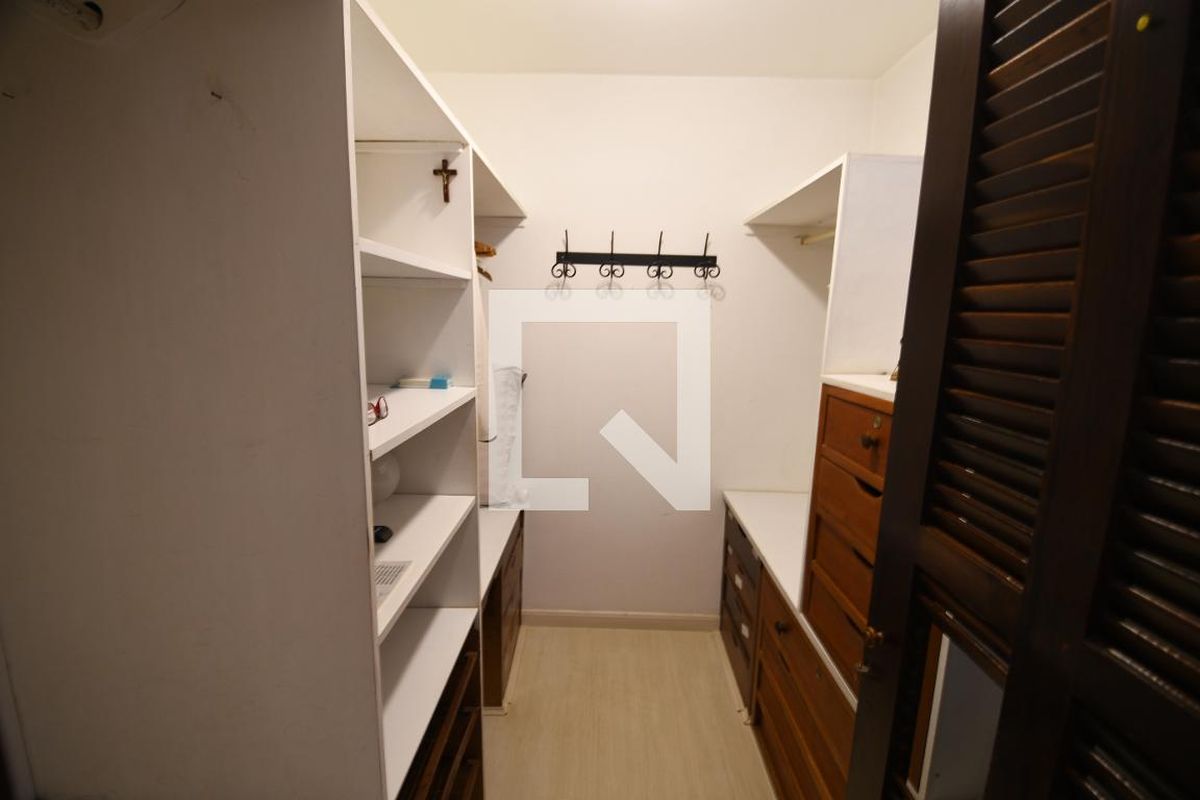 Casa à Venda - Barão Geraldo - Centro, 4 Quartos,  340 m2 em , Campinas - sp | SoloBR