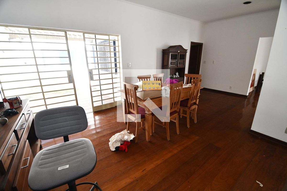 Casa à Venda - Taquaral, 7 Quartos,  390 m2 em , Campinas - sp | SoloBR