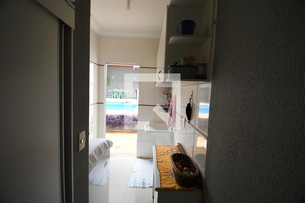Casa à Venda - Mansões Santo Antônio, 3 Quartos,  260 m2 em , Campinas - sp | SoloBR