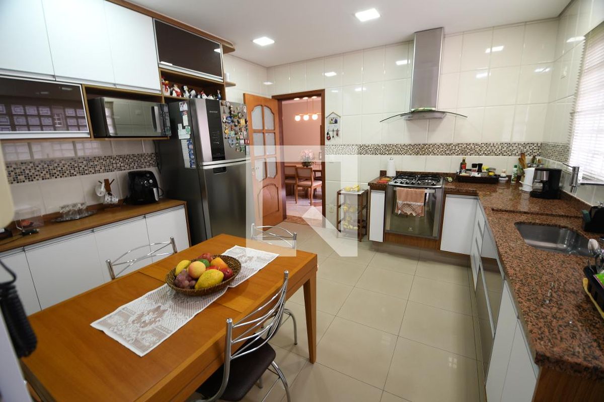 Casa à Venda - Mansões Santo Antônio, 3 Quartos,  260 m2 em , Campinas - sp | SoloBR