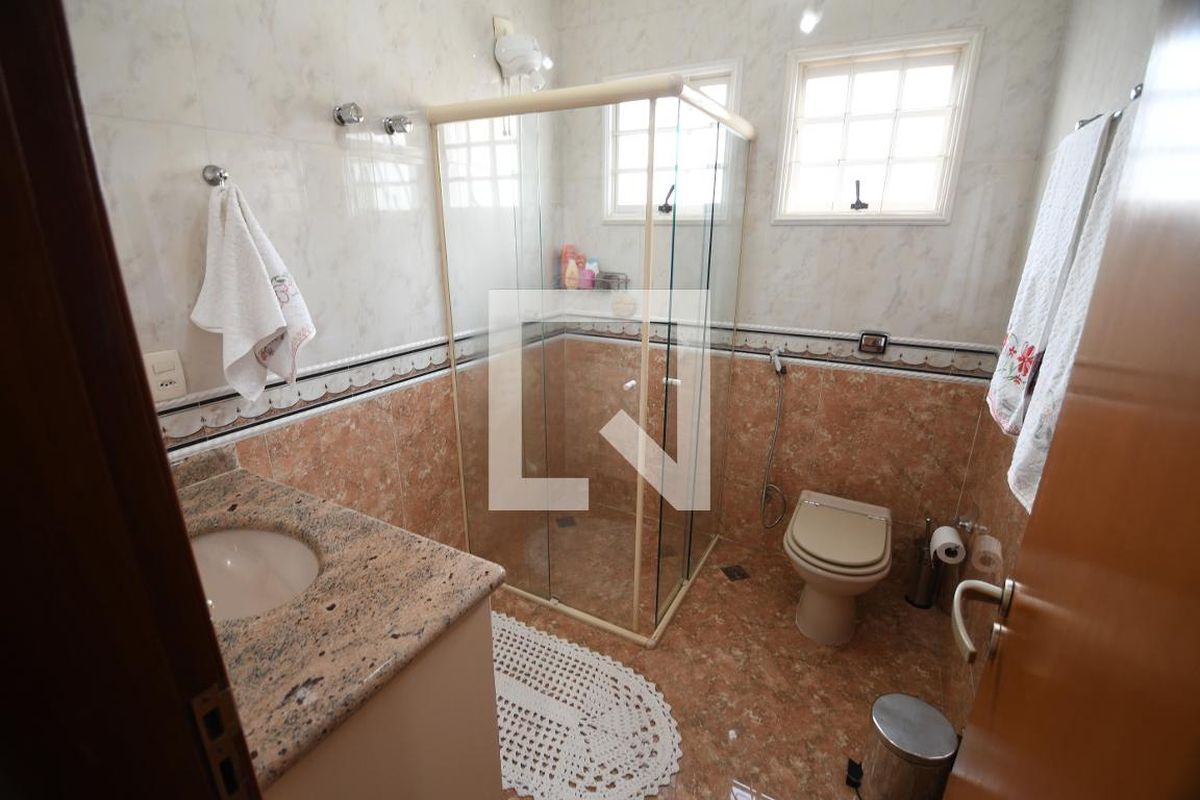 Casa à Venda - Mansões Santo Antônio, 3 Quartos,  260 m2 em , Campinas - sp | SoloBR