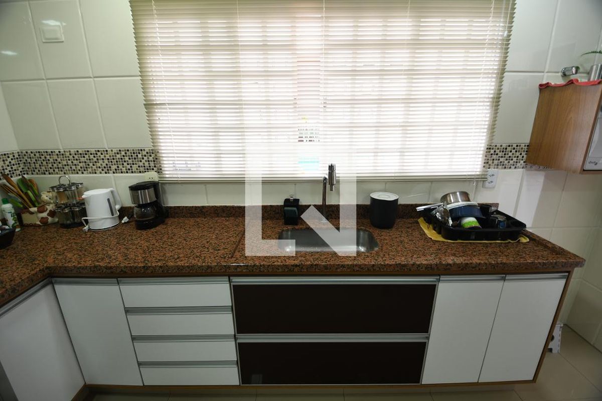 Casa à Venda - Mansões Santo Antônio, 3 Quartos,  260 m2 em , Campinas - sp | SoloBR