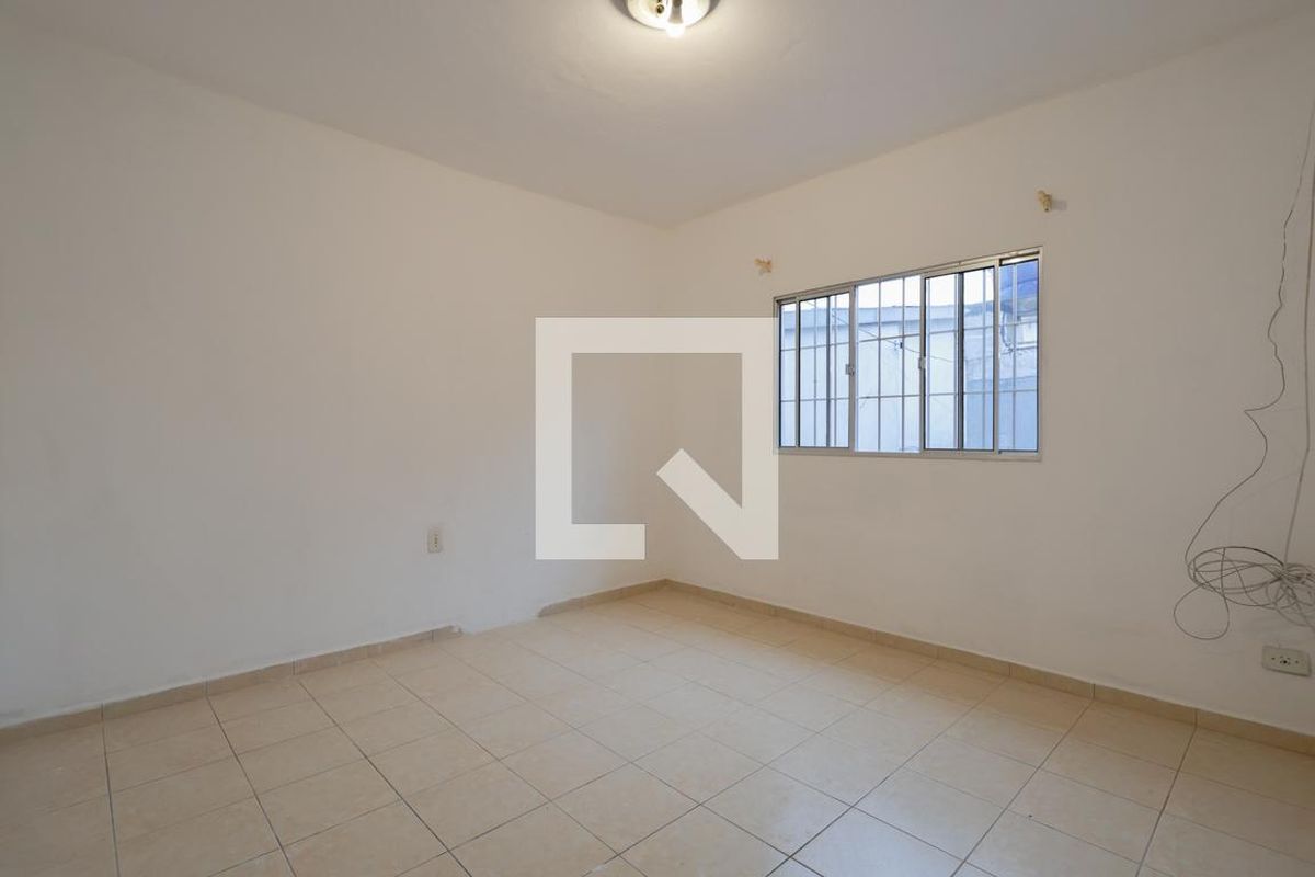 Casa, 1 quarto, 180 m² - Foto 2
