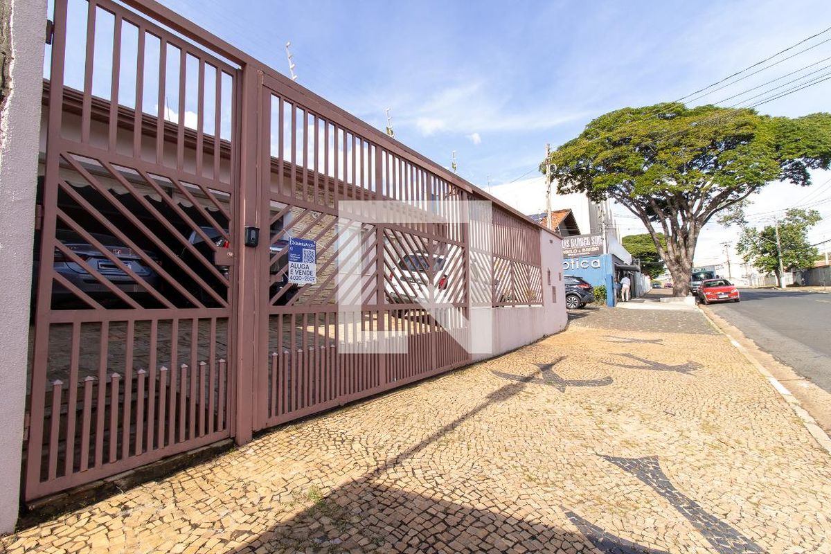 Casa à Venda - Jardim Flamboyant, 3 Quartos,  470 m2 em , Campinas - sp | SoloBR