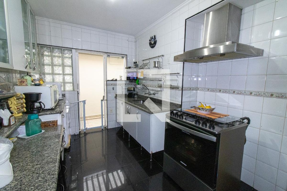 Casa à Venda - Jardim Flamboyant, 3 Quartos,  470 m2 em , Campinas - sp | SoloBR