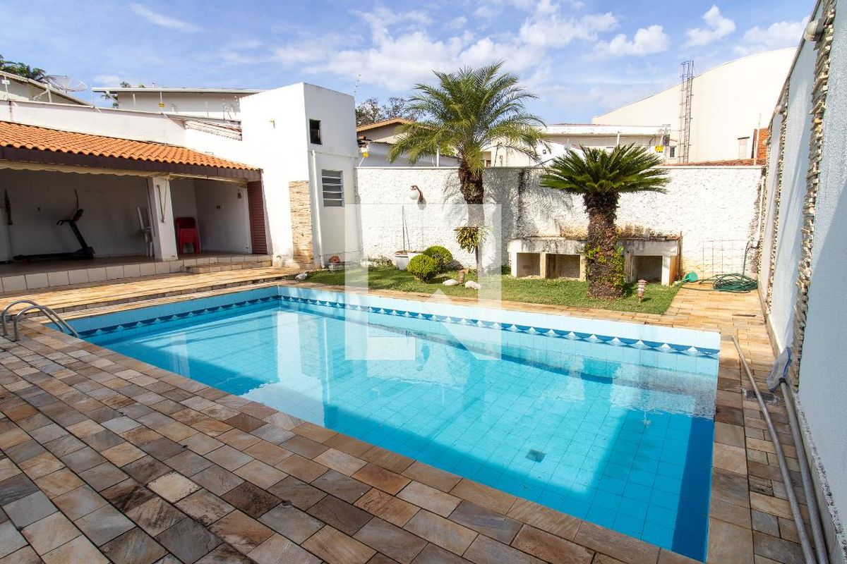 Casa à Venda - Jardim Flamboyant, 3 Quartos,  470 m2 em , Campinas - sp | SoloBR