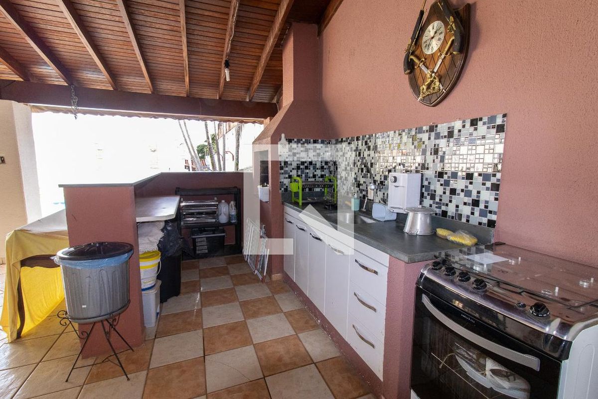 Casa à Venda - Jardim Flamboyant, 3 Quartos,  470 m2 em , Campinas - sp | SoloBR