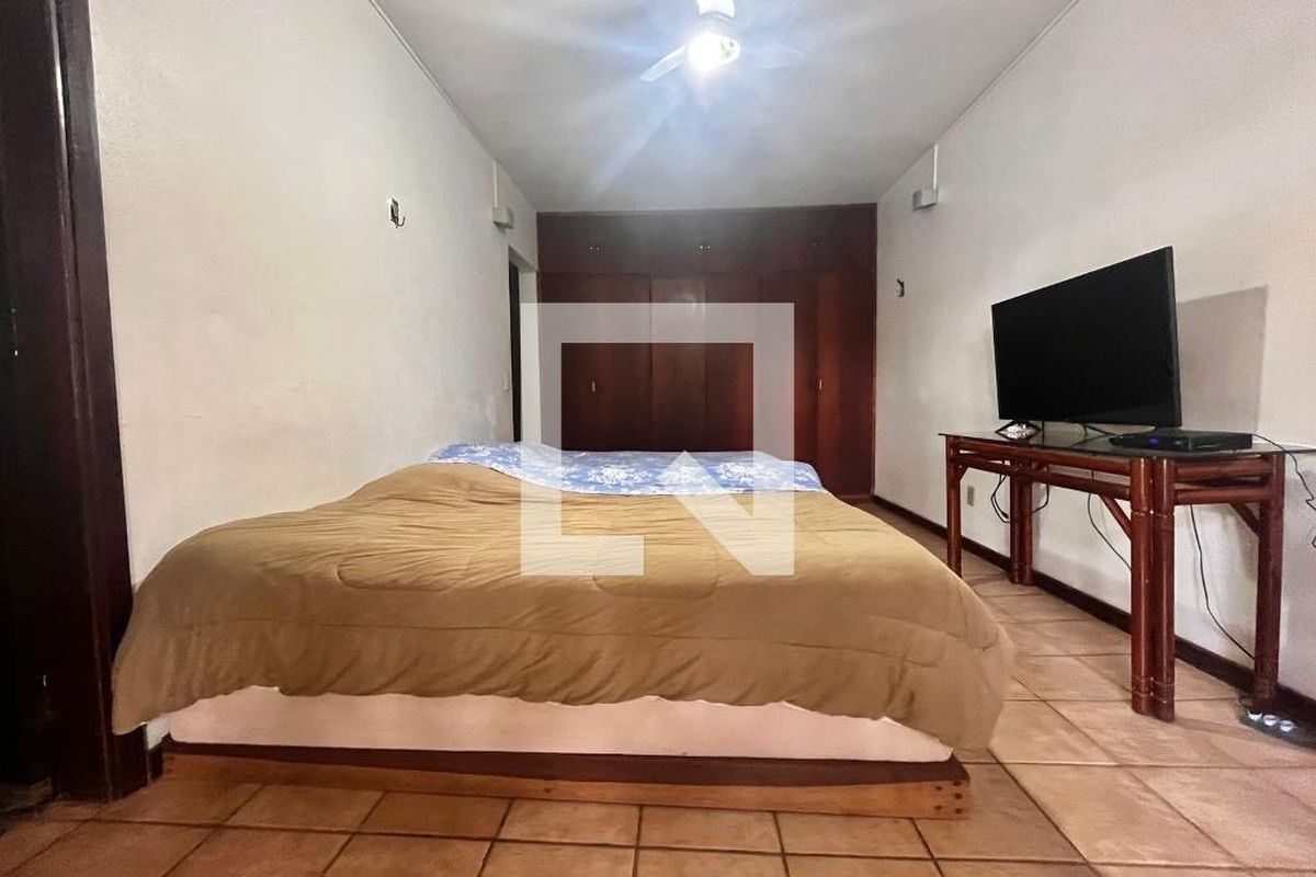Casa à Venda - Barão Geraldo - Centro, 4 Quartos,  1710 m2 em , Campinas - sp | SoloBR