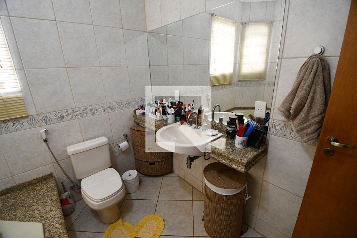 Casa à Venda - Mansões Santo Antônio, 4 Quartos,  292 m2 em , Campinas - sp | SoloBR