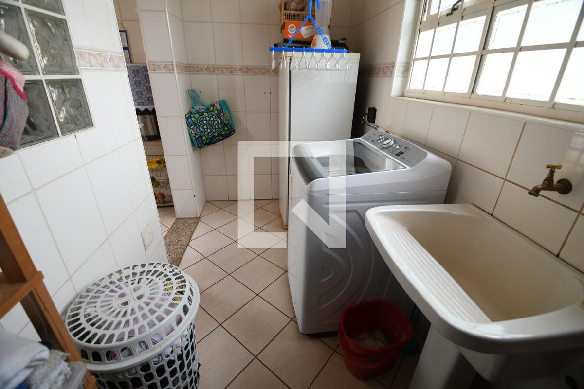 Casa à Venda - Mansões Santo Antônio, 4 Quartos,  292 m2 em , Campinas - sp | SoloBR
