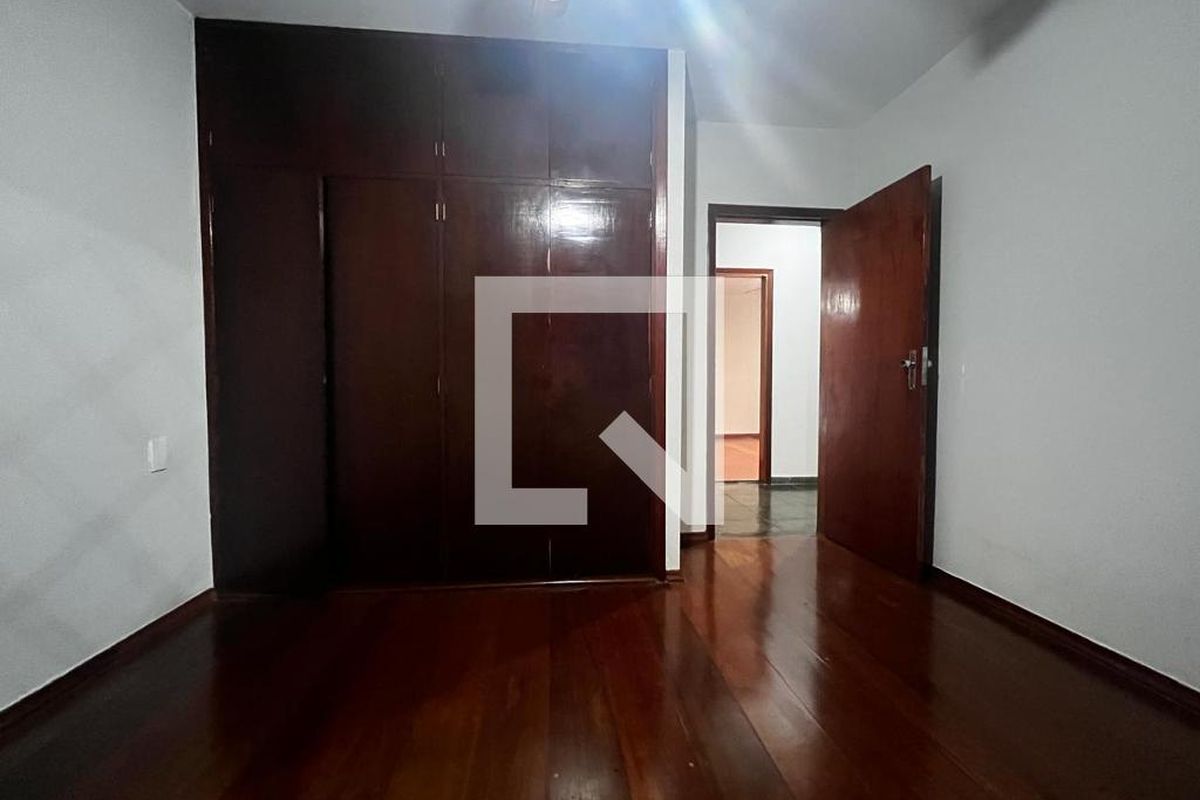 Casa à Venda - Jardim Santana, 3 Quartos,  355 m2 em , Campinas - sp | SoloBR