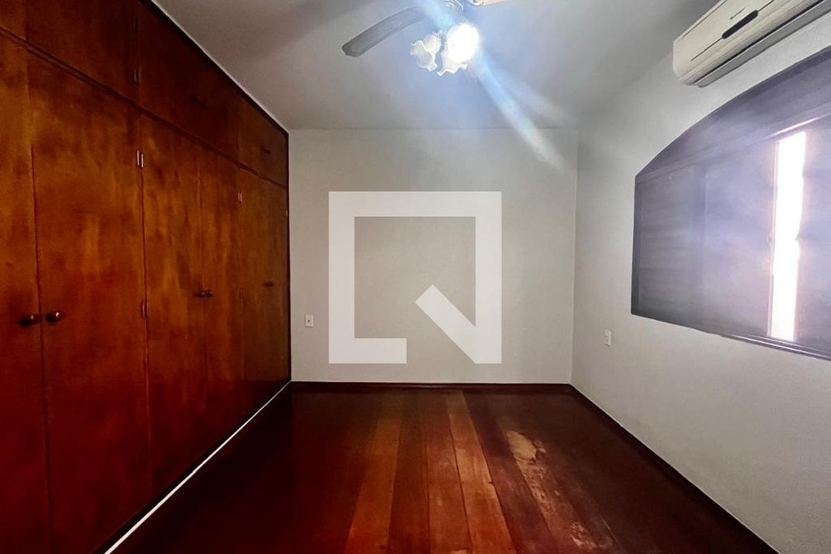 Casa à Venda - Jardim Santana, 3 Quartos,  355 m2 em , Campinas - sp | SoloBR