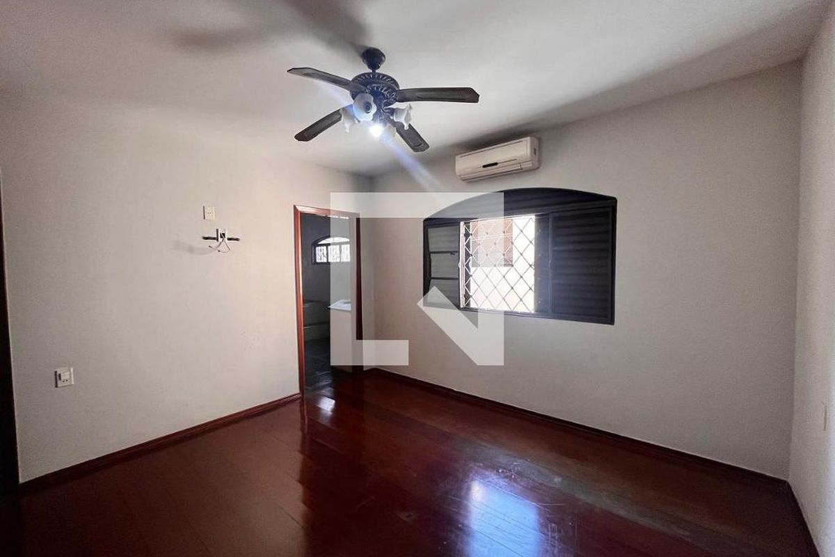Casa à Venda - Jardim Santana, 3 Quartos,  355 m2 em , Campinas - sp | SoloBR