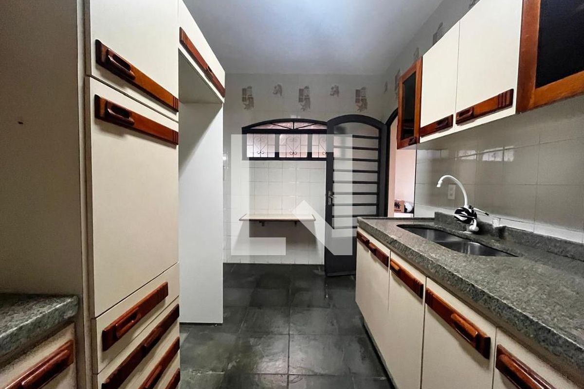 Casa à Venda - Jardim Santana, 3 Quartos,  355 m2 em , Campinas - sp | SoloBR
