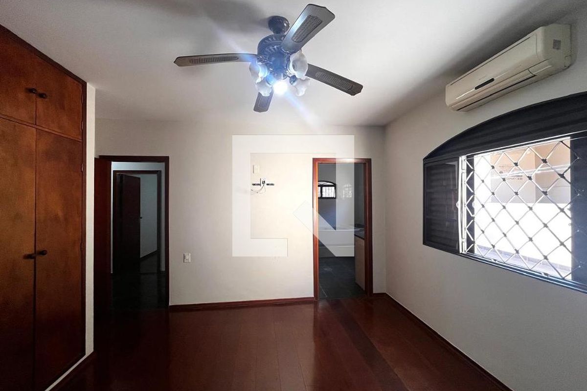 Casa à Venda - Jardim Santana, 3 Quartos,  355 m2 em , Campinas - sp | SoloBR