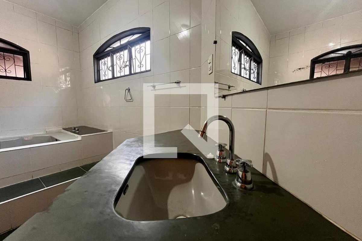 Casa à Venda - Jardim Santana, 3 Quartos,  355 m2 em , Campinas - sp | SoloBR