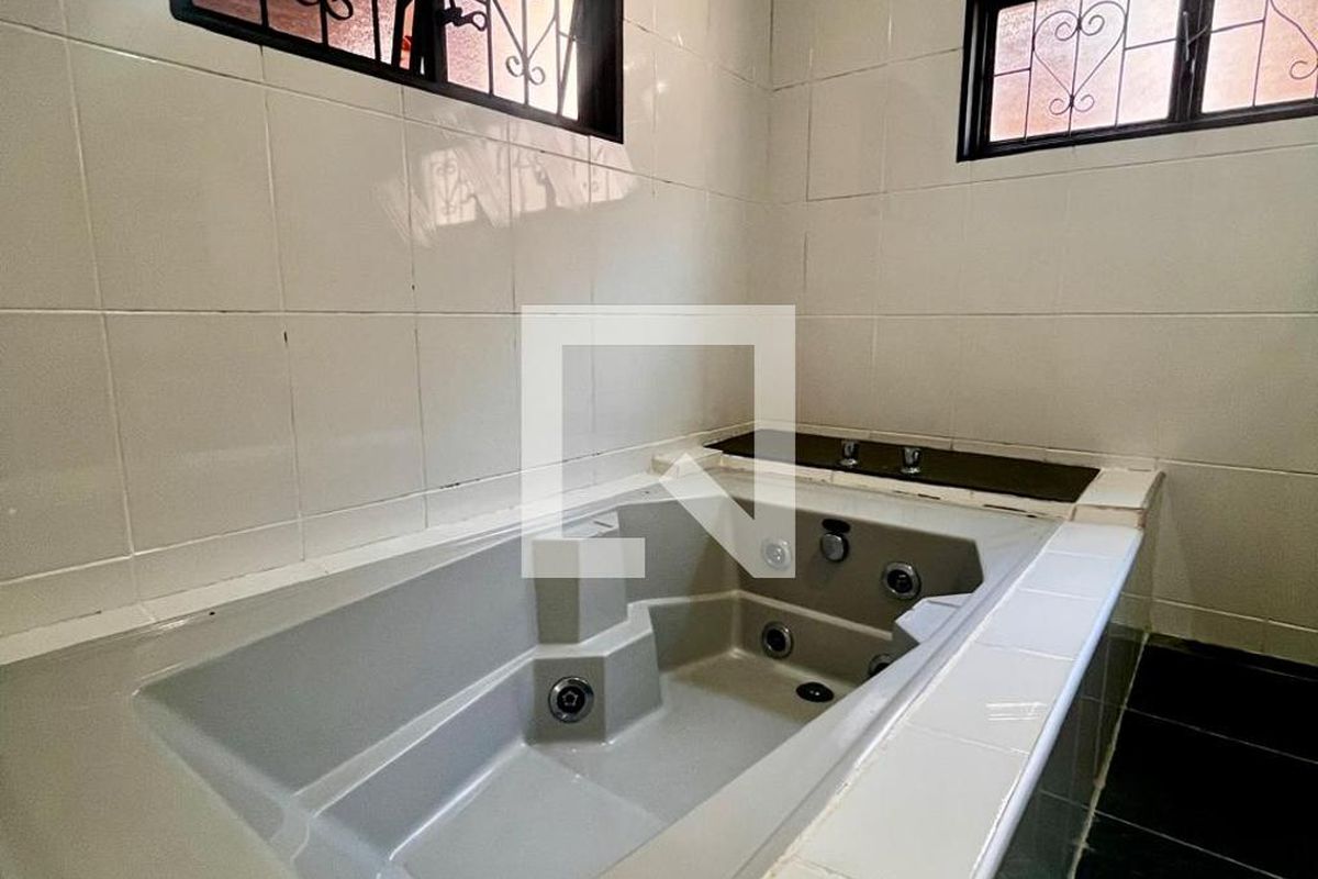 Casa à Venda - Jardim Santana, 3 Quartos,  355 m2 em , Campinas - sp | SoloBR