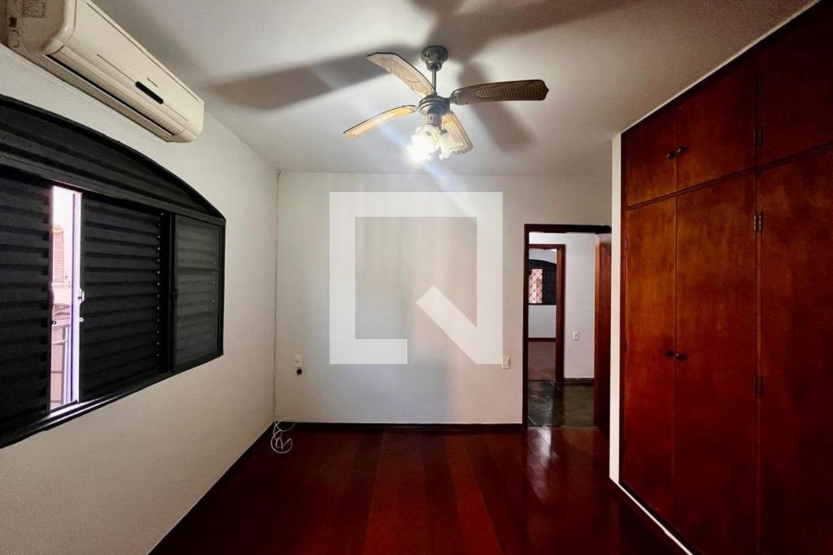 Casa à Venda - Jardim Santana, 3 Quartos,  355 m2 em , Campinas - sp | SoloBR