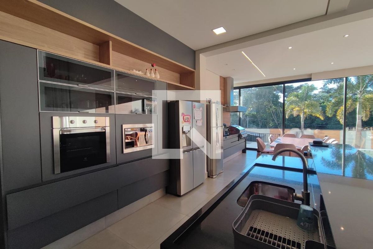Casa à Venda - Swiss Park, 4 Quartos,  340 m2 em , Campinas - sp | SoloBR
