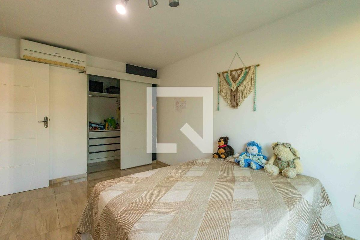 Casa, 4 quartos, 270 m² - Foto 24