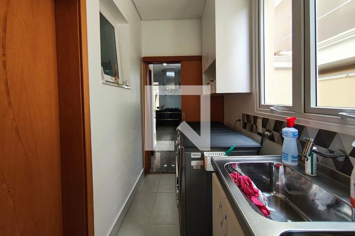 Casa à Venda - Swiss Park, 4 Quartos,  384 m2 em , Campinas - sp | SoloBR
