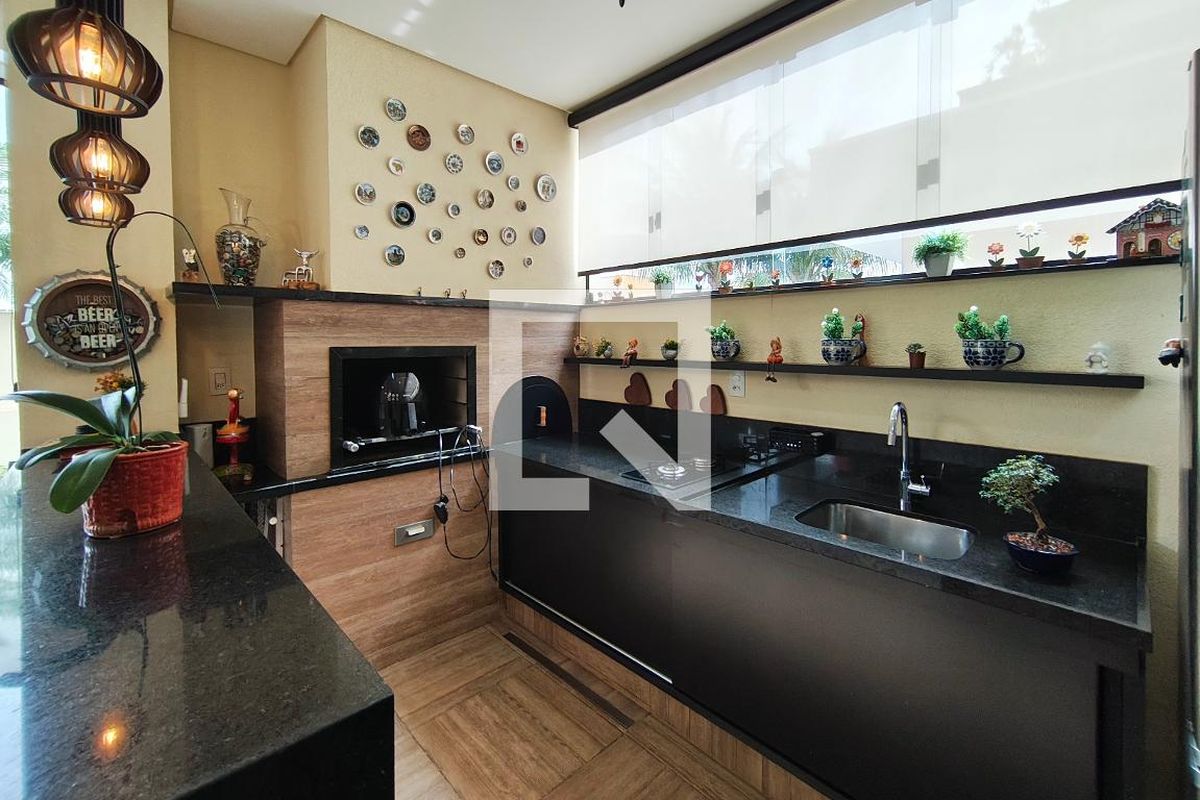 Casa à Venda - Swiss Park, 4 Quartos,  384 m2 em , Campinas - sp | SoloBR